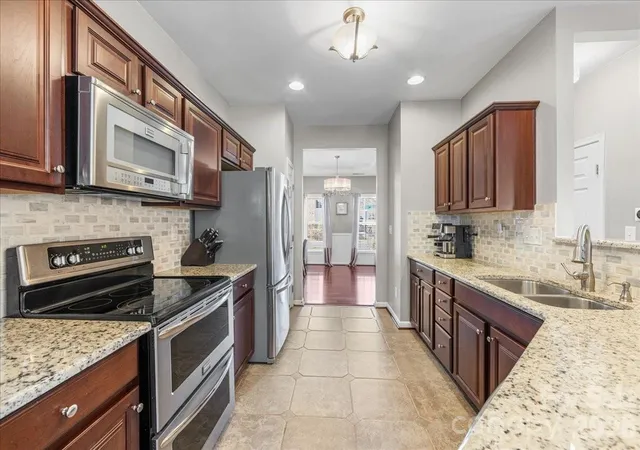 Photo 4 of Sale Pending at 2301 Whitford Ln, Charlotte, NC 28210 | MLS# 4358842 | Listing updated on 2026-09-15