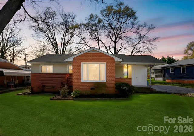Photo 2 of Single family home for sale at 1213 E Park Dr, Gastonia, NC 28054 | MLS# 4359595 | Listing updated on 2026-09-14