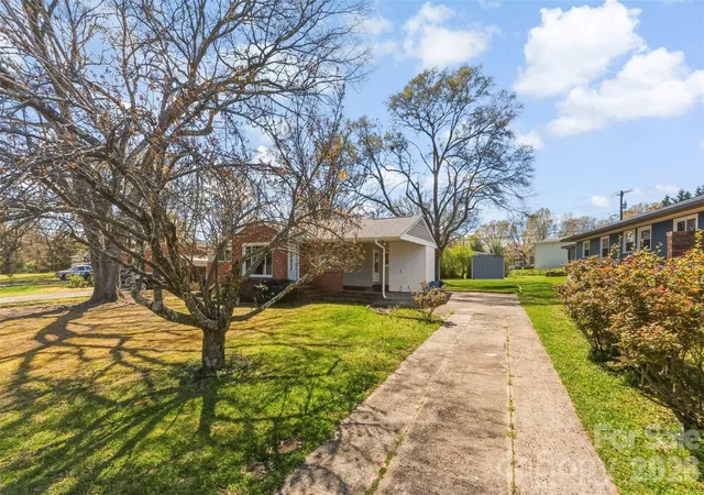 Photo 3 of Single family home for sale at 1213 E Park Dr, Gastonia, NC 28054 | MLS# 4359595 | Listing updated on 2026-09-14