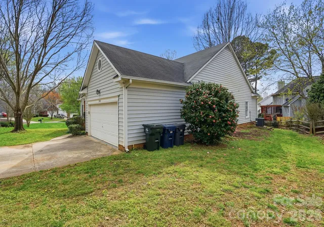 Photo 2 of Single family home for sale at 15733 Berryfield St, Huntersville, NC 28078 | MLS# 4359638 | Listing updated on 2026-10-01