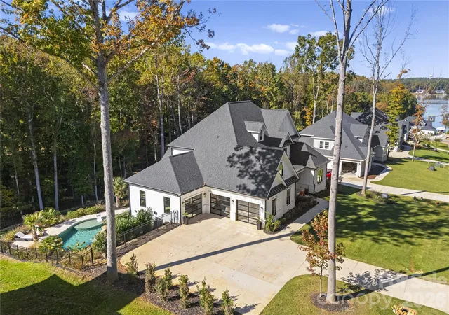 Photo 2 of Single family home for sale at 124 Direct Dr, Mooresville, NC 28117 | MLS# 4359656 | Listing updated on 2026-10-07