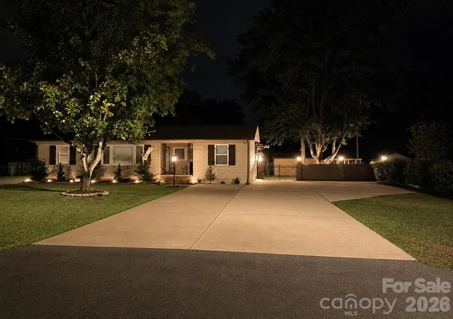 Photo 2 of Single family home for sale at 9202 Elgin Dr, Charlotte, NC 28214 | MLS# 4359753 | Listing updated on 2026-09-11