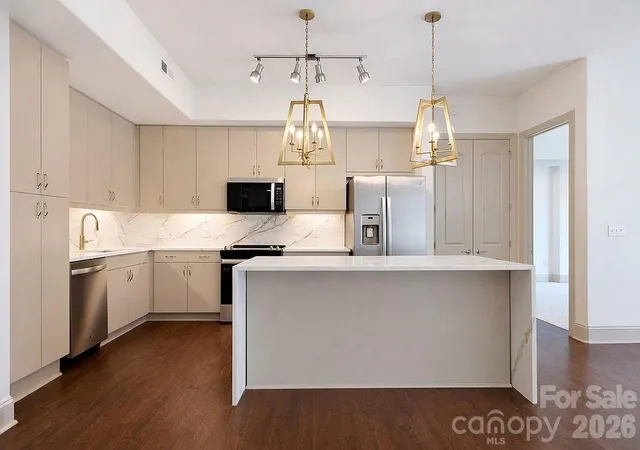 Photo 4 of Condo for sale at 4620 Piedmont Row Dr #410, Charlotte, NC | MLS# 4359975 | Listing updated on 2026-09-10