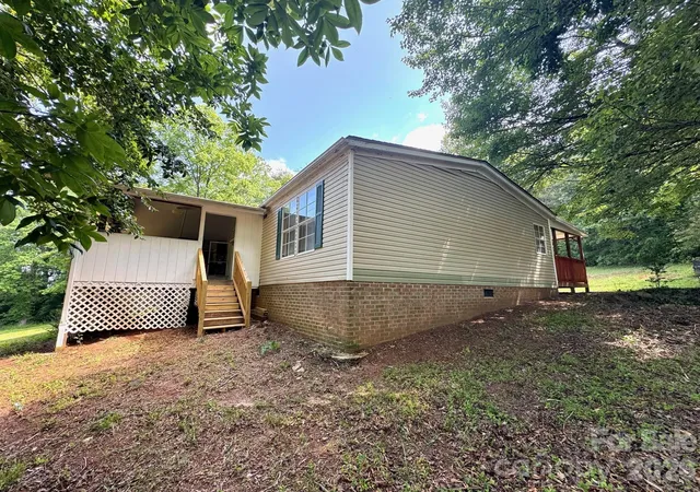 Photo 3 of Single family home for sale at 121 C & K Dr, Taylorsville, NC 28681 | MLS# 4360129 | Listing updated on 2026-09-11
