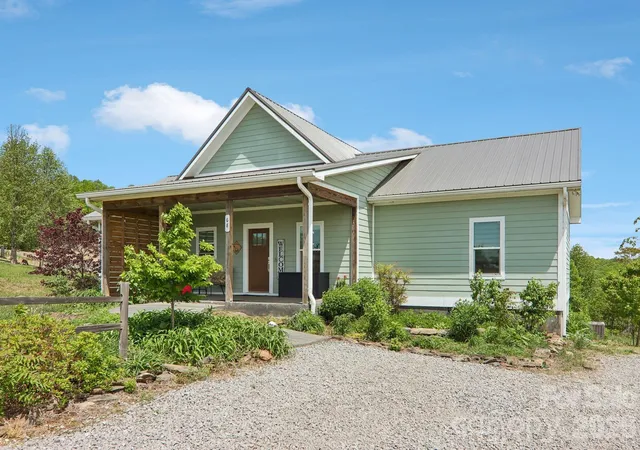 Photo 30 of Single family home for sale at 68 Simply Grateful Dr, Hendersonville, NC 28792 | MLS# 4361278 | Listing updated on 2026-10-08