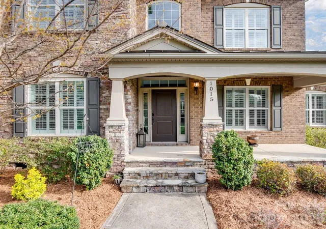 Photo 3 of Single family home for sale at 1015 Golden Bell Dr, Waxhaw, NC 28173 | MLS# 4361924 | Listing updated on 2026-09-20