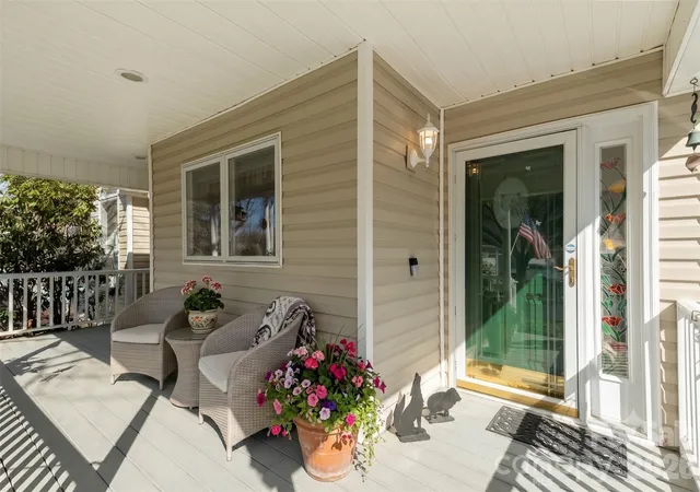 Photo 3 of Townhouse for sale at 206 Black Oak Ln, Hendersonville, NC 28791 | MLS# 4362084 | Listing updated on 2026-09-14