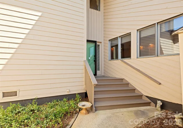 Photo 3 of Townhouse for sale at 110 Clubwood Ct, Asheville, NC 28803 | MLS# 4362640 | Listing updated on 2026-09-30