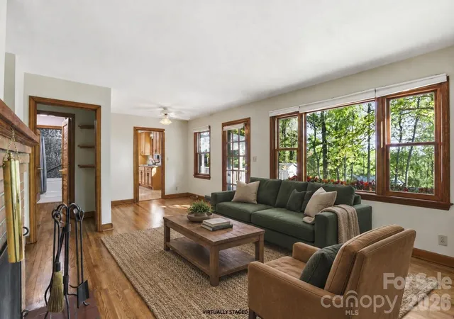 Photo 2 of Single family home for sale at 121 Wells St, Hendersonville, NC 28739 | MLS# 4363100 | Listing updated on 2026-09-25