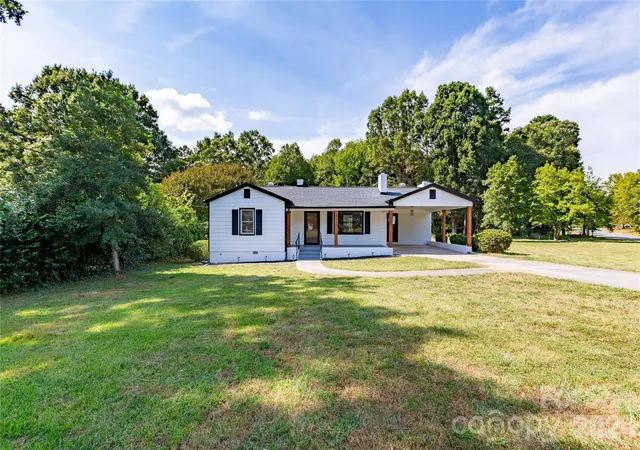 Photo 2 of Single family home for sale at 8000 Chapman St, Charlotte, NC 28216 | MLS# 4363829 | Listing updated on 2026-09-22