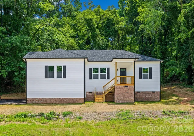 Photo 1 of Single family home for sale at 343 Oak St, York, SC 29745 | MLS# 4364078 | Listing updated on 2026-09-11