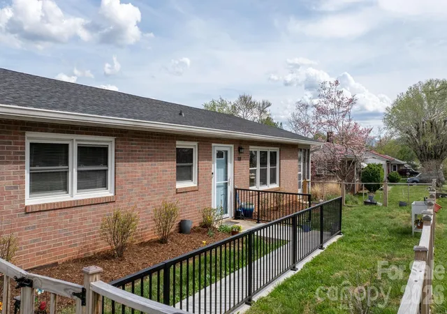 Photo 1 of Single family home for sale at 118 Whitley Rd, Morganton, NC 28655 | MLS# 4364553 | Listing updated on 2026-10-27