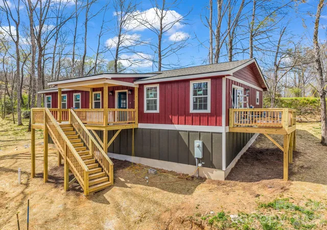 Photo 2 of Single family home for sale at 1458 Pickens Hwy, Rosman, NC 28772 | MLS# 4364854 | Listing updated on 2026-09-11