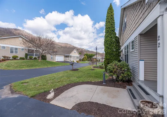 Photo 3 of Townhouse for sale at 22 Cottage Loop, Waynesville, NC 28785 | MLS# 4364971 | Listing updated on 2026-10-01