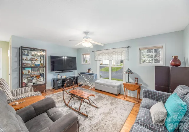 Photo 4 of Townhouse for sale at 22 Cottage Loop, Waynesville, NC 28785 | MLS# 4364971 | Listing updated on 2026-10-01
