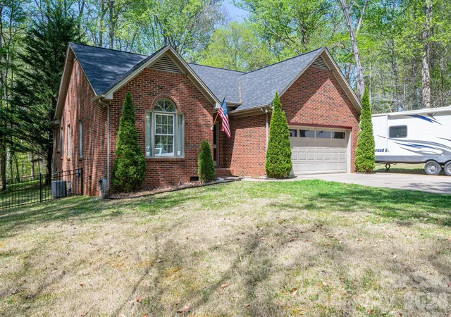 Photo 2 of Single family home for sale at 335 Cape Breton Trl, Gastonia, NC 28056 | MLS# 4366338 | Listing updated on 2026-10-05
