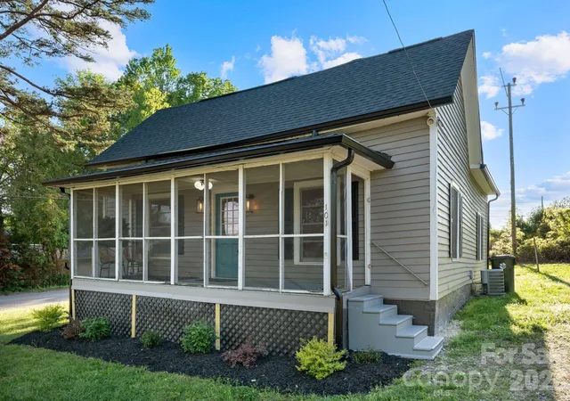 Photo 1 of Single family home for sale at 101 Fairview St, Clover, SC 29710 | MLS# 4366813 | Listing updated on 2026-09-16