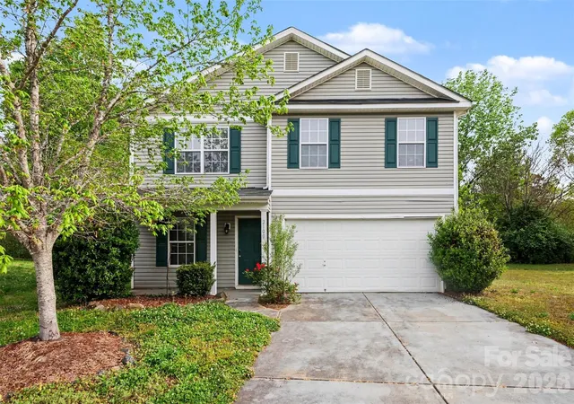 Photo 3 of Single family home for sale at 2100 Cranberry Woods Ct, Charlotte, NC 28208 | MLS# 4366878 | Listing updated on 2026-09-29