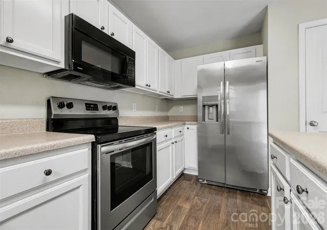 Photo 4 of Single family home for sale at 2100 Cranberry Woods Ct, Charlotte, NC 28208 | MLS# 4366878 | Listing updated on 2026-10-22