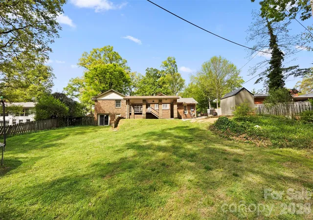 Photo 2 of Single family home for sale at 828 N 6th Street, Albemarle, NC 28001 | MLS# 4367495 | Listing updated on 2026-09-12