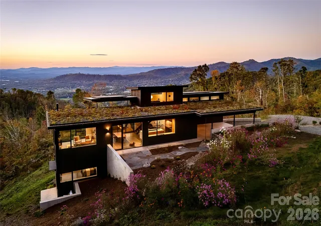 Photo 1 of Single family home for sale at 122 Elk Wallow Trl, Asheville, NC 28804 | MLS# 4368540 | Listing updated on 2026-09-11