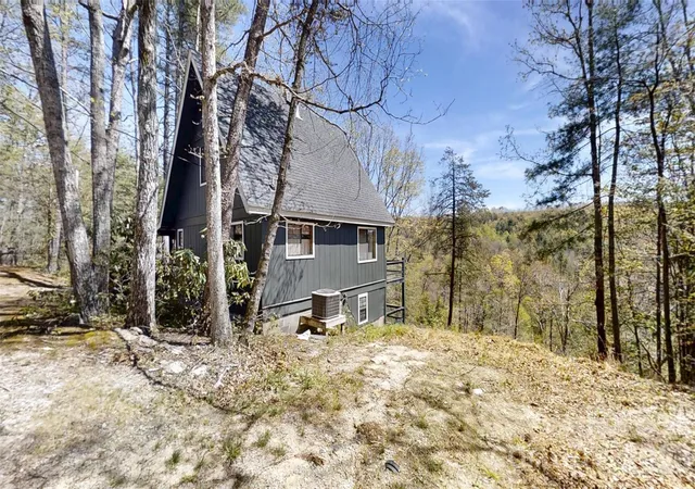 Photo 2 of Single family home for sale at 321 Doris Lisa View Dr, Hendersonville, NC 28792 | MLS# 4368931 | Listing updated on 2026-09-14