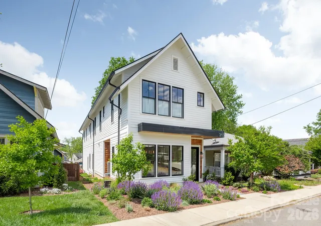 Photo 1 of Single family home for sale at 313 Solomon St, Charlotte, NC 28216 | MLS# 4370384 | Listing updated on 2026-09-15