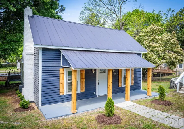 Photo 2 of Single family home for sale at 19513 Meridian St, Cornelius, NC 28031 | MLS# 4370578 | Listing updated on 2026-09-14