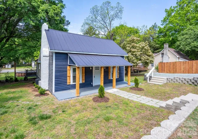 Photo 3 of Single family home for sale at 19513 Meridian St, Cornelius, NC 28031 | MLS# 4370578 | Listing updated on 2026-09-14