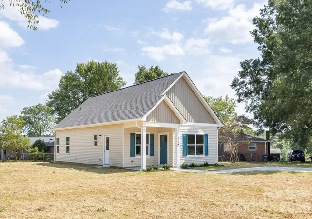 Photo 2 of Single family home for sale at 6625 Tracy Ave, Charlotte, NC 28214 | MLS# 4370594 | Listing updated on 2026-10-05