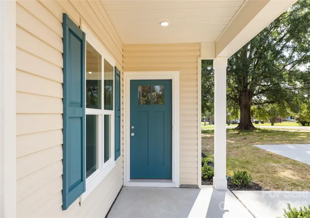 Photo 3 of Single family home for sale at 6625 Tracy Ave, Charlotte, NC 28214 | MLS# 4370594 | Listing updated on 2026-10-05