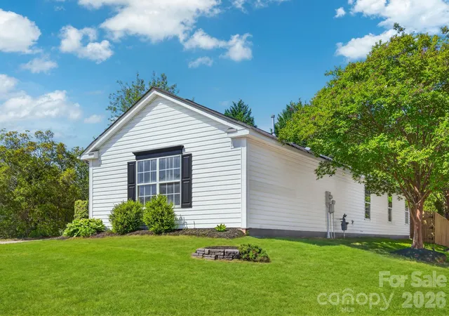 Photo 3 of Single family home for sale at 102 Daventry Pl, Mooresville, NC 28117 | MLS# 4370988 | Listing updated on 2026-09-22