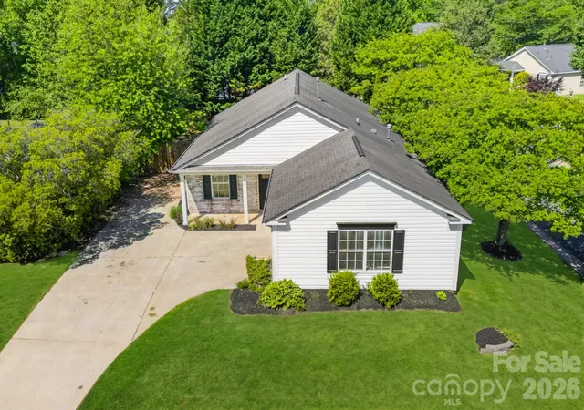 Photo 3 of Single family home for sale at 102 Daventry Pl, Mooresville, NC 28117 | MLS# 4370988 | Listing updated on 2026-09-22