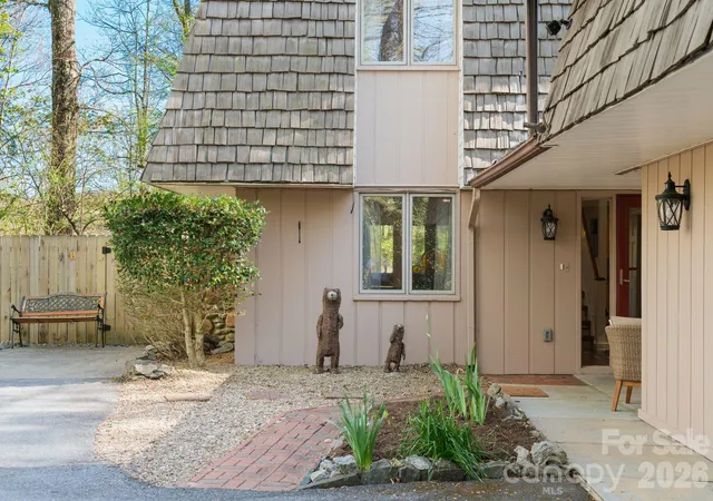 Photo 3 of Single family home for sale at 363 S Sequoyah Ln, Brevard, NC 28712 | MLS# 4370995 | Listing updated on 2026-09-15