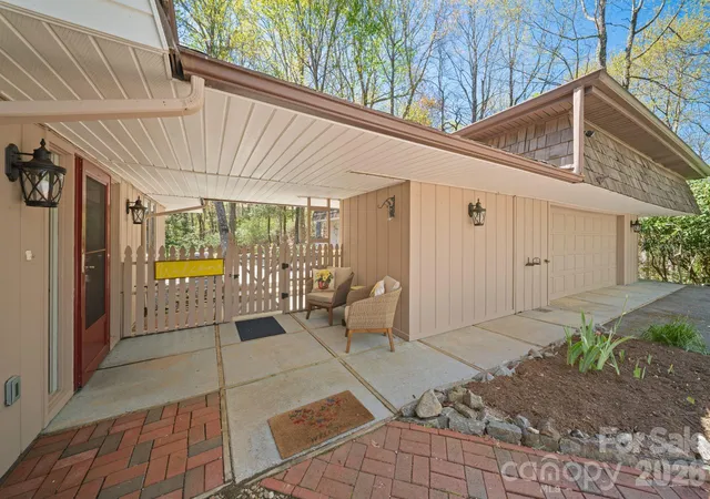 Photo 3 of Single family home for sale at 363 S Sequoyah Ln, Brevard, NC 28712 | MLS# 4370995 | Listing updated on 2026-09-15