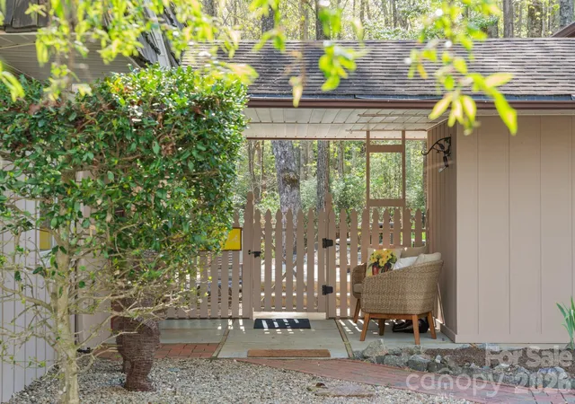 Photo 4 of Single family home for sale at 363 S Sequoyah Ln, Brevard, NC 28712 | MLS# 4370995 | Listing updated on 2026-09-15