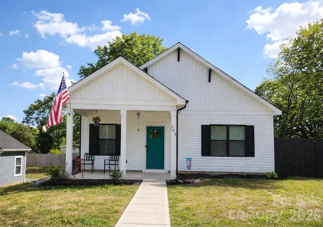 Photo 1 of Single family home for sale at 701 E 3rd Avenue, Gastonia, NC 28054 | MLS# 4371262 | Listing updated on 2026-09-28