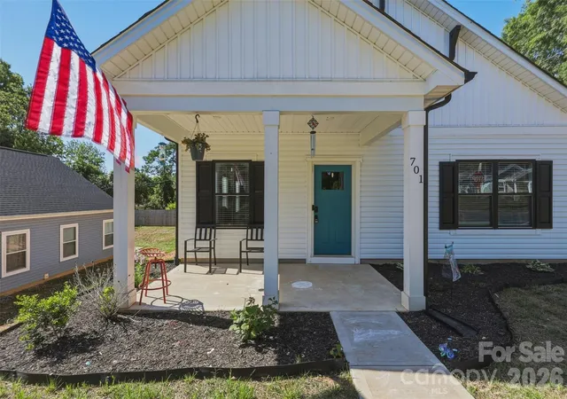 Photo 3 of Single family home for sale at 701 E 3rd Avenue, Gastonia, NC 28054 | MLS# 4371262 | Listing updated on 2026-09-28