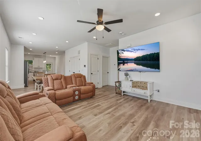 Photo 4 of Single family home for sale at 701 E 3rd Avenue, Gastonia, NC 28054 | MLS# 4371262 | Listing updated on 2026-09-28