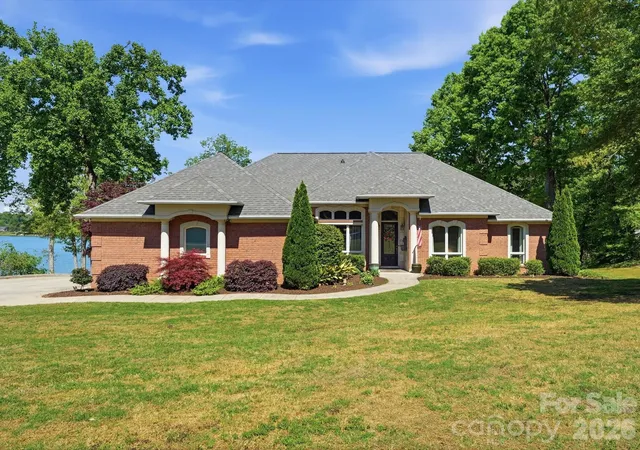 Photo 2 of Single family home for sale at 154 Quail Holw Dr, Kings Mountain, NC 28086 | MLS# 4371470 | Listing updated on 2026-09-11
