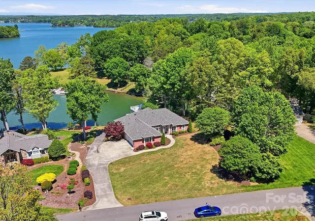 Photo 3 of Single family home for sale at 154 Quail Holw Dr, Kings Mountain, NC 28086 | MLS# 4371470 | Listing updated on 2026-09-11