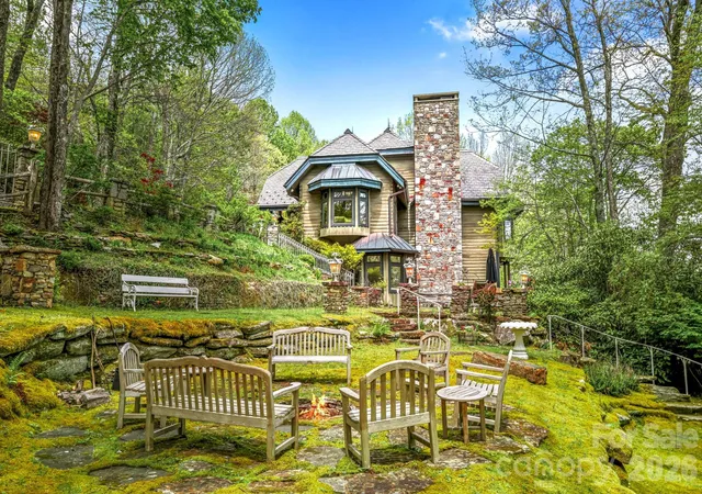 Photo 2 of Single family home for sale at 1052 Toxaway Dr, Lake Toxaway, NC 28747 | MLS# 4371688 | Listing updated on 2026-09-29