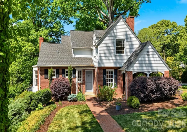 Photo 2 of Single family home for sale at 431 9th Street Nw, Hickory, NC 28601 | MLS# 4371820 | Listing updated on 2026-09-14