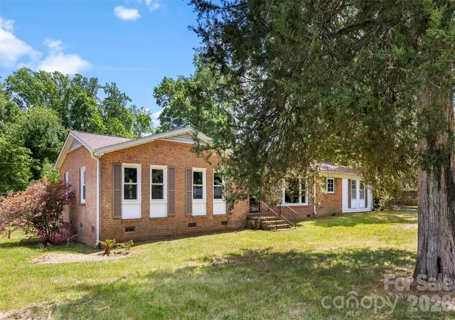Photo 3 of Single family home for sale at 8315 Westbourne Dr, Charlotte, NC 28216 | MLS# 4372262 | Listing updated on 2026-09-21