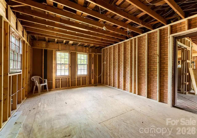 Photo 4 of Single family home for sale at 8315 Westbourne Dr, Charlotte, NC 28216 | MLS# 4372262 | Listing updated on 2026-09-21