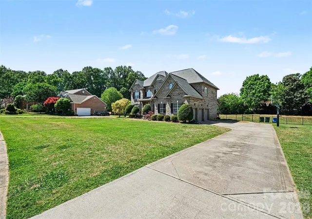 Photo 3 of Single family home for sale at 7233 Mcewen Pl, Mint Hill, NC 28227 | MLS# 4372432 | Listing updated on 2026-10-03