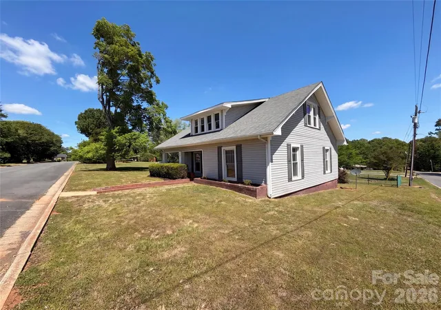 Photo 2 of Single family home for sale at 215 S Ferry Rd, New London, NC 28127 | MLS# 4372599 | Listing updated on 2026-10-01