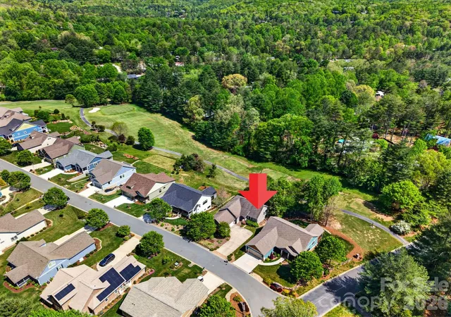 Photo 2 of Single family home for sale at 24 Triple Fairways Dr, Hendersonville, NC 28739 | MLS# 4372971 | Listing updated on 2026-09-26