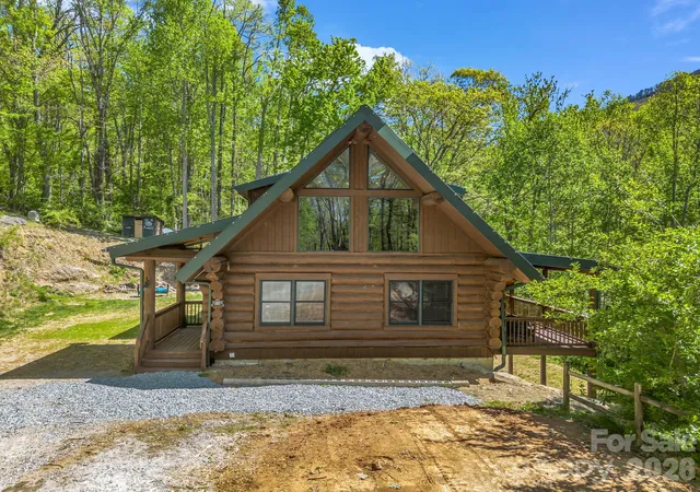 Photo 3 of Single family home for sale at 170 Old Mountain Pass, Hendersonville, NC 28792 | MLS# 4373268 | Listing updated on 2026-09-16