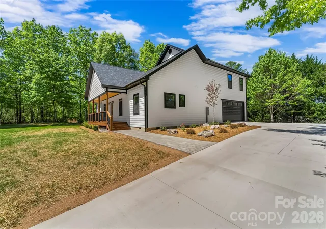 Photo 1 of Single family home for sale at 438 Plantation Dr, Marion, NC 28752 | MLS# 4373856 | Listing updated on 2026-10-01